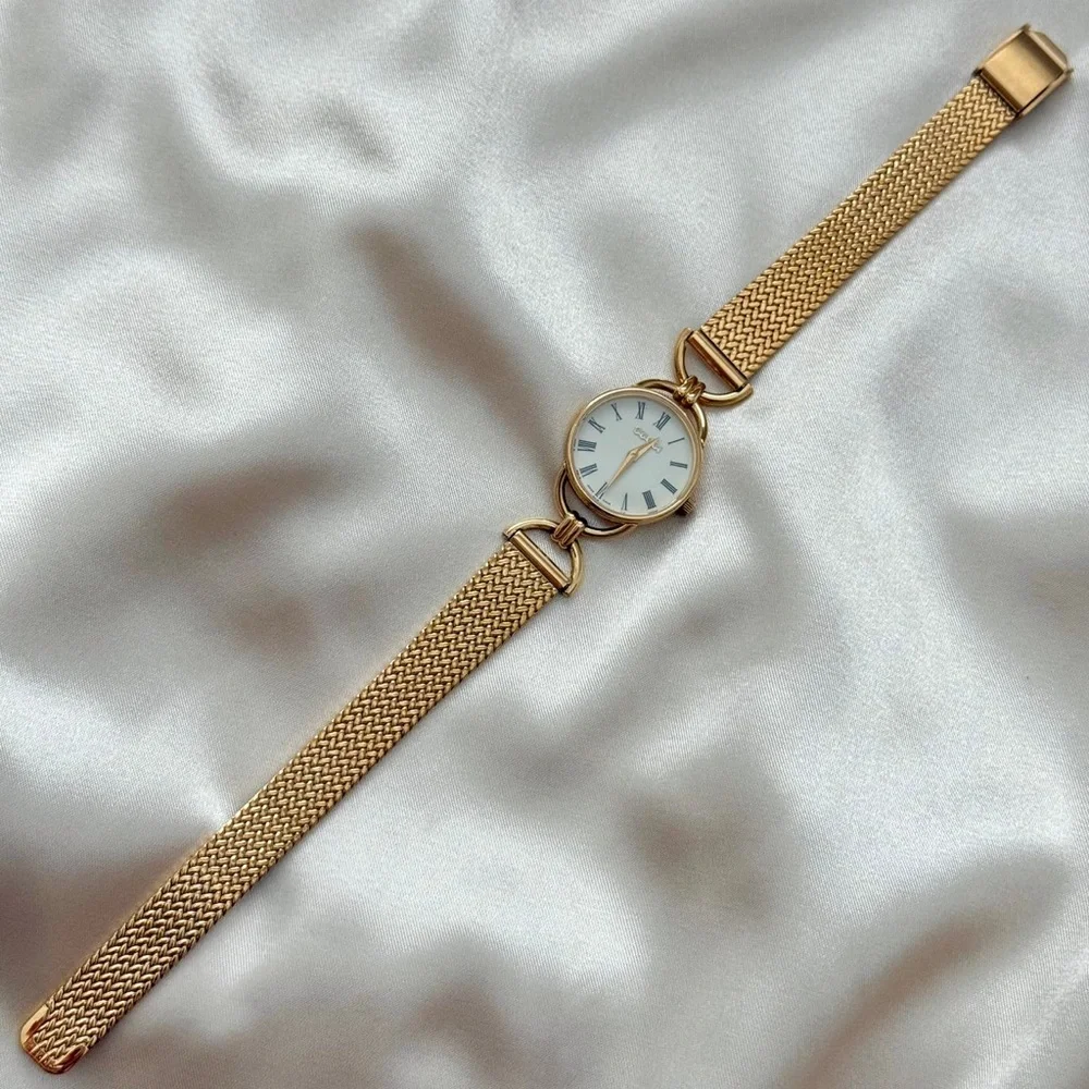 AUTHENTIC VINTAGE GUCCI GOLD WATCH - Picture 2 of 7